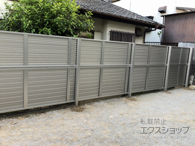 福岡県福岡市ののフェンス・柵 ミエーネフェンス 目隠しルーバータイプ 2段支柱 自立建て用 施工例