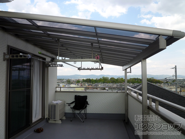 奈良県生駒郡斑鳩町のLIXIL リクシル（トステム）のバルコニー・ベランダ屋根 パワーアルファ F型 屋根タイプ 単体 積雪〜30cm対応 施工例