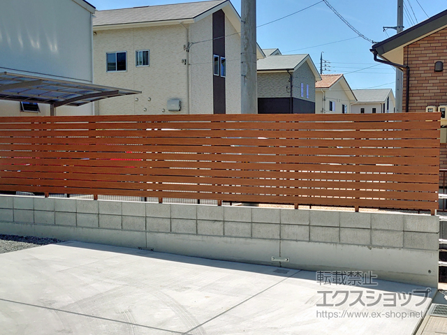 三重県三重郡川越町ののフェンス・柵 ルシアスフェンスH02型 横板格子 木調カラー 自由柱施工 施工例