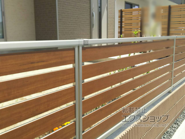 福島県いわき市ののフェンス・柵 ルシアスフェンスF04型 横板 木目カラー 自由柱施工 施工例