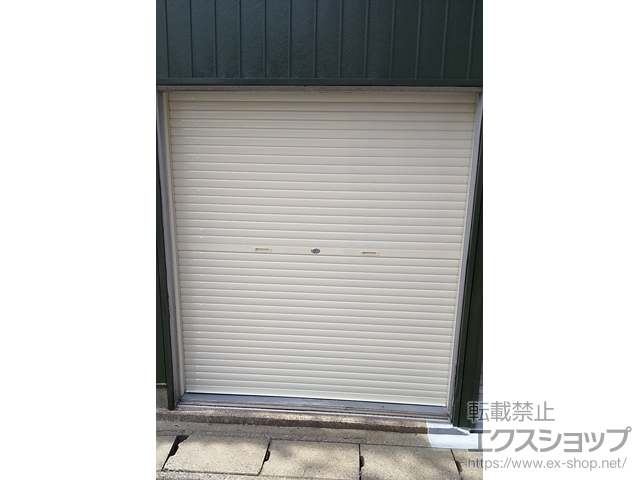 愛知県一宮市のLIXIL リクシル（トステム）のガレージシャッター ガレージシャッタークワトロ 手動式 内部付タイプ 施工例