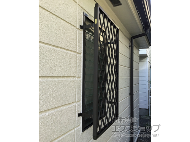 神奈川県横浜市のLIXIL リクシル（トステム）の面格子・窓格子 【特注】アルミ面格子 ヒシクロス 施工例