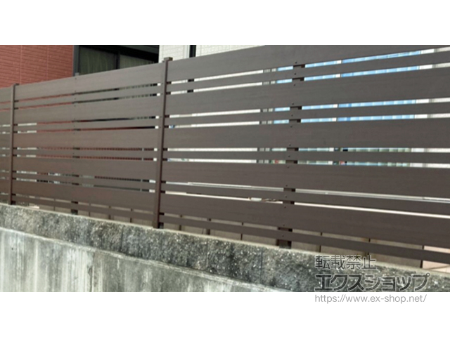 兵庫県神戸市ののフェンス・柵 マイティウッド ベーシック 横貼り M10段 120+45 隙間 15mm 施工例