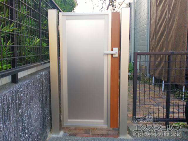 福岡県小郡市のの門扉 ルシアス門扉BP01型 ポリカパネル 片開き 複合カラー 門柱使用 施工例