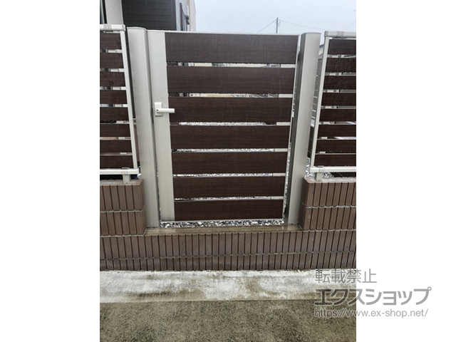 宮城県亘理郡亘理町のの門扉 ルシアス門扉BW01型 横スリット片開き 複合カラー 門柱使用 施工例