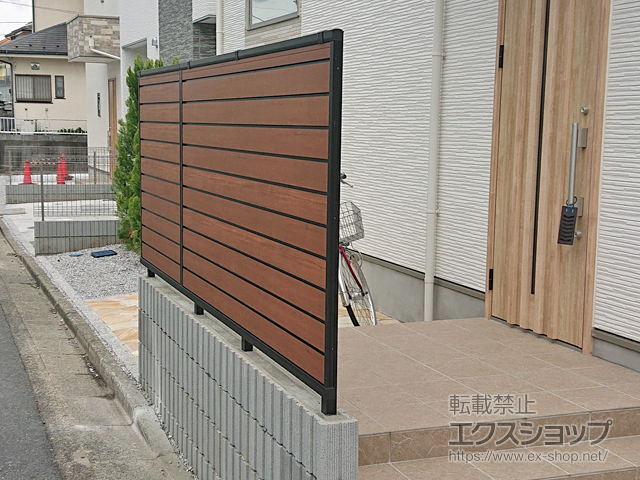 ののフェンス・柵 ルシアスフェンスF02型 横目隠し 木調カラー 自由柱施工 施工例