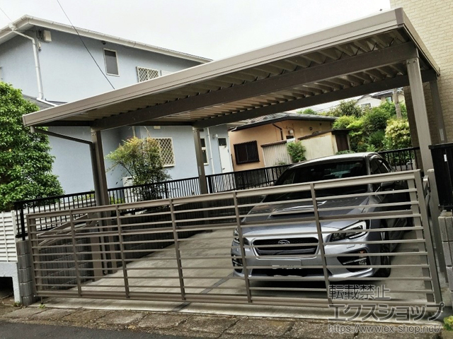神奈川県横浜市のLIXIL リクシル（トステム）のカーポート テリオスポートIII 900 2台用 角柱4本柱 積雪〜30cm対応 施工例