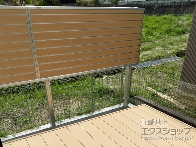 大阪府交野市ののフェンス・柵 ルシアスフェンスF02型 横目隠し 木調カラー 上段のみ設置 自立建て用 施工例