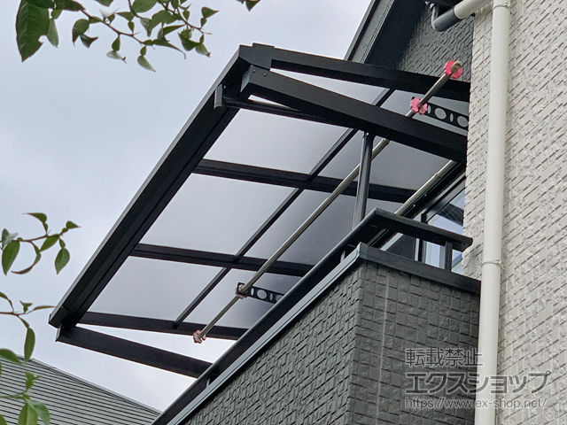 東京都昭島市ののバルコニー・ベランダ屋根 ソラリア F型 ルーフタイプ 単体積雪〜20cm対応 施工例