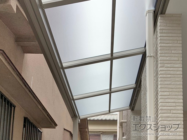 兵庫県西宮市ののバルコニー・ベランダ屋根 ソラリア F型 屋根タイプ 単体 積雪〜20cm対応 施工例