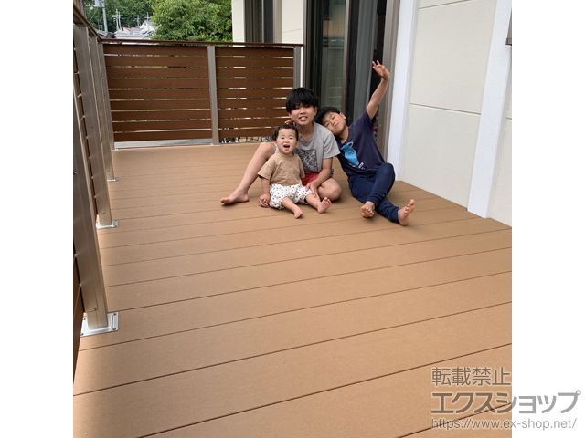 兵庫県川西市ののウッドデッキ リウッドデッキ 200＋ルシアスデッキフェンスA01型＜横板格子タイプ＞ 施工例