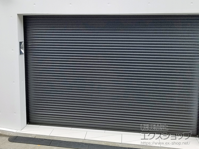 東京都目黒区のLIXIL リクシル（トステム）のガレージシャッター ガレージシャッタークワトロ 電動式 内部付タイプ 施工例