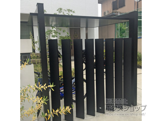 京都府宇治市ののフェンス・柵 デザイナーズパーツ スリットスクリーン 枕木材R 35×165 施工例