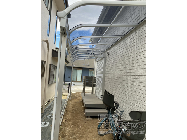 埼玉県桶川市のLIXIL リクシル（トステム）のテラス屋根 パワーアルファ RB型 テラスタイプ 単体 積雪〜30cm対応 施工例