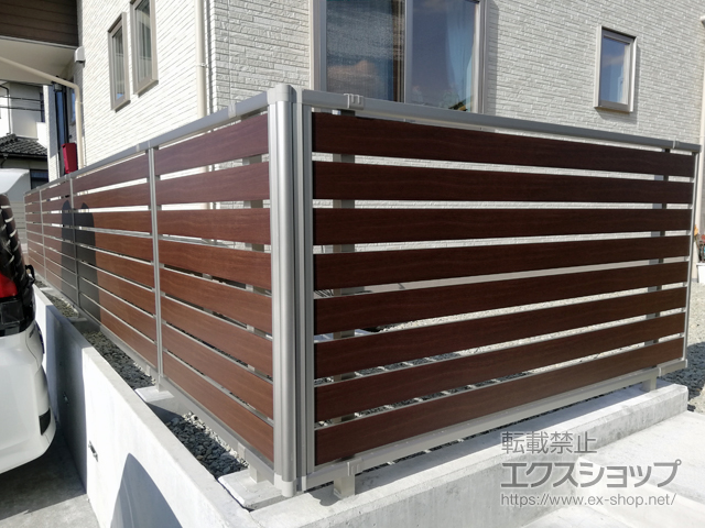 福島県福島市ののフェンス・柵 ルシアスフェンスF04型 横板 複合カラー 自由柱施工 施工例