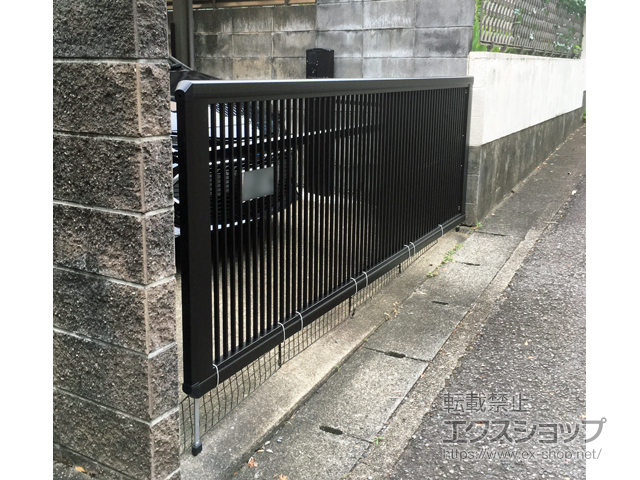 岐阜県関市ののカーゲート ルシアスアップゲート 2型 たて格子 電動 施工例