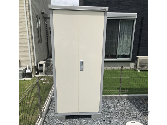 茨城県つくば市のの物置・屋外倉庫 タイヤストッカー 900×905×1903（BJX-099ET） BJX-099ET-FW 施工例