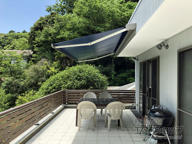 神奈川県鎌倉市のLIXIL リクシル（トステム）のオーニング・日よけ 彩風 あやかぜ C型 手動式 施工例