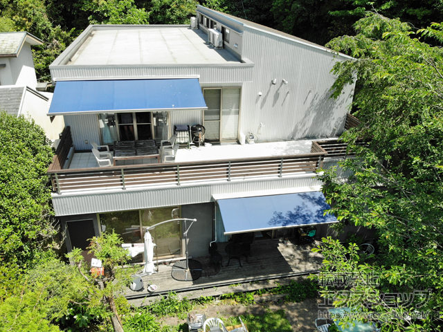 神奈川県鎌倉市のLIXIL リクシル（トステム）のオーニング・日よけ 彩風 あやかぜ C型 手動式 施工例