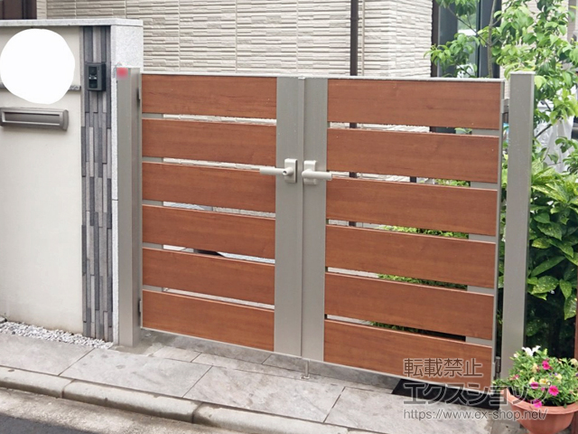 東京都小金井市のの門扉 ルシアス門扉BW01型 横スリット 両開き 複合カラー 門柱使用 施工例