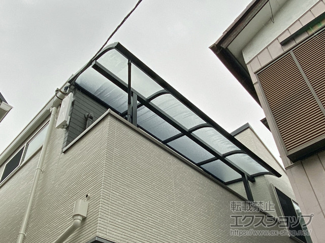 東京都葛飾区ののバルコニー・ベランダ屋根 ソラリア R型 屋根タイプ 単体 積雪〜20cm対応 施工例