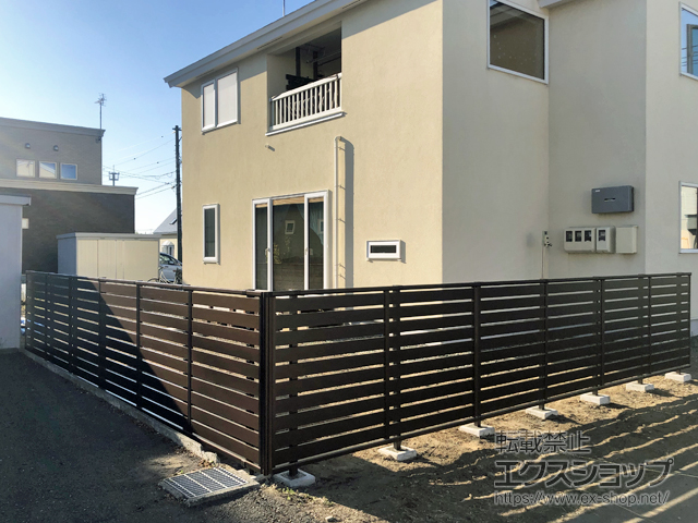 北海道千歳市ののフェンス・柵 シンプレオフェンスSY1型 横スリット　自由柱施工 施工例