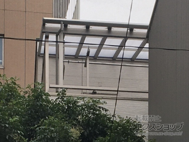 東京都江東区のLIXIL リクシル（トステム）のバルコニー・ベランダ屋根 パワーアルファ F型 屋根タイプ 単体 積雪〜30cm対応 施工例