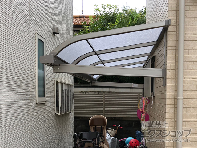 東京都狛江市ののバルコニー・ベランダ屋根 スピーネ R型 ルーフタイプ 単体 積雪〜20cm対応 施工例
