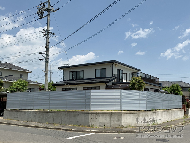 長野県上水内郡飯綱町ののフェンス・柵 ミエーネフェンス 目隠しルーバータイプ 2段支柱 自立建て用(パネル2段) 施工例