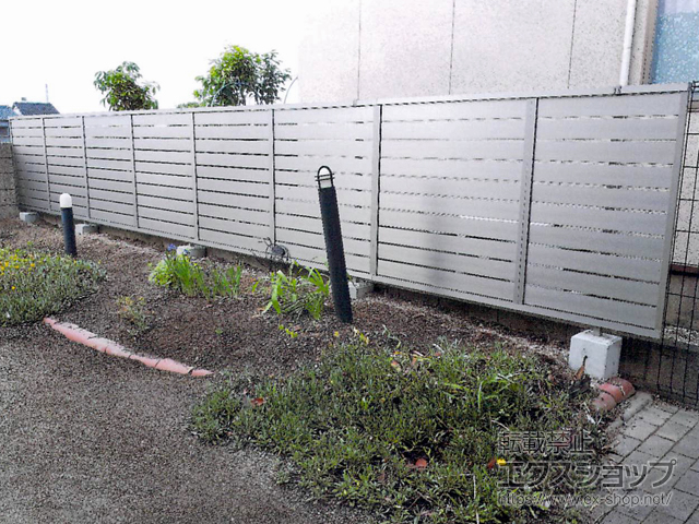 佐賀県神埼郡吉野ヶ里町ののフェンス・柵 フェンスAB YS3型 横スリット3 アルミカラー　フリーポールタイプ 施工例