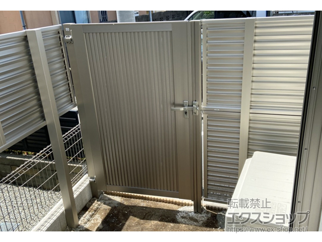 東京都立川市ののフェンス・柵 ミエーネフェンス 目隠しルーバータイプ 2段支柱 自立建て用 施工例