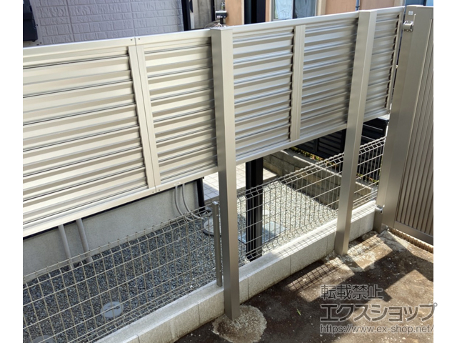 東京都立川市ののフェンス・柵 ミエーネフェンス 目隠しルーバータイプ 2段支柱 自立建て用 (パネル1段) 施工例