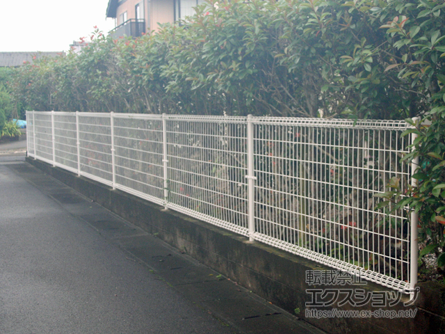 鹿児島県出水市ののフェンス・柵 メッシュフェンス M0 間仕切柱 施工例