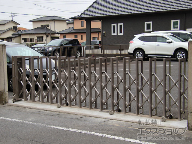 茨城県鹿嶋市ののカーゲート アイラインN1型 固定キャスタータイプ 片引き 555S 施工例