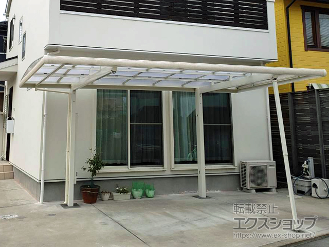 神奈川県茅ヶ崎市ののカーポート フーゴAプラス (アーチスタイル) 耐雪風圧強化パッケージ 木調色 積雪〜30cm対応 施工例