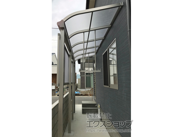 徳島県板野郡松茂町のの機能門柱・ポスト、テラス屋根、ウッドデッキ ソラリア R型 テラスタイプ 単体 積雪〜20cm対応 施工例