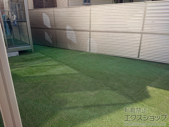 広島県呉市ののフェンス・柵 ミエーネフェンス 目隠しルーバータイプ 2段支柱 自立建て用（パネル2段） 施工例