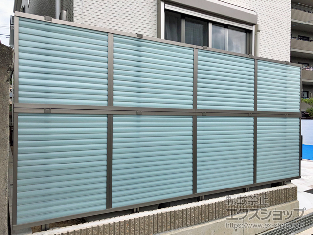 大阪府池田市ののフェンス・柵 フェンスAB YT2 採光ルーバー　多段柱(パネル2段) 施工例