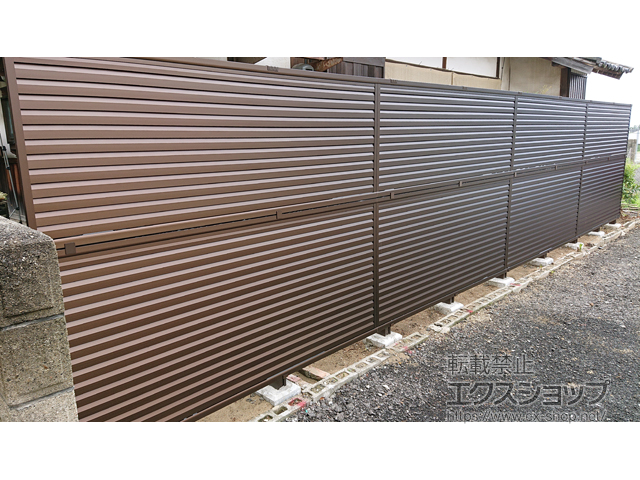 香川県観音寺市ののフェンス・柵 ミエーネフェンス 目隠しルーバータイプ 2段支柱 自立建て用 施工例