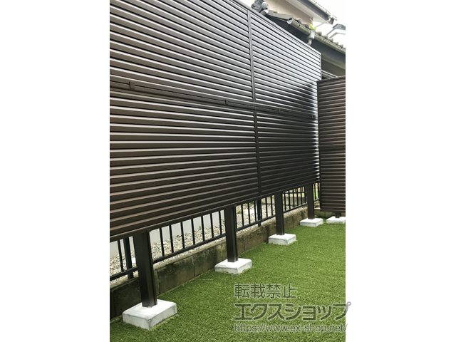 千葉県富里市ののフェンス・柵 ミエーネフェンス 目隠しルーバータイプ 2段支柱 自立建て用（パネル2段） 施工例