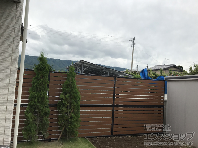 長野県上伊那郡箕輪町ののフェンス・柵 モクアルフェンス 横板タイプ　2段支柱 自立建て用(パネル2段) 施工例