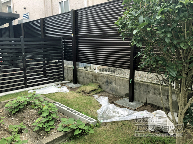 鹿児島県鹿児島市ののフェンス・柵 ミエーネフェンス 目隠しルーバータイプ 2段支柱 自立建て用 施工例