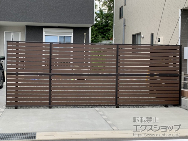 静岡県富士宮市ののフェンス・柵 モクアルフェンス 横板タイプ 2段支柱 自立建て用（パネル2段） 施工例