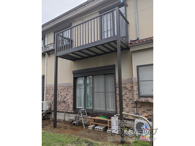 千葉県茂原市のLIXIL リクシル（トステム）のバルコニー ビューステージHスタイル 縦太格子 単体 柱建て式 施工例