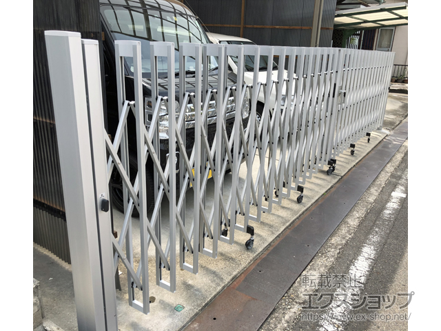 愛知県瀬戸市ののカーゲート アルシャインII M型 Aタイプ ノンレール 両開き　680Ｗ 施工例