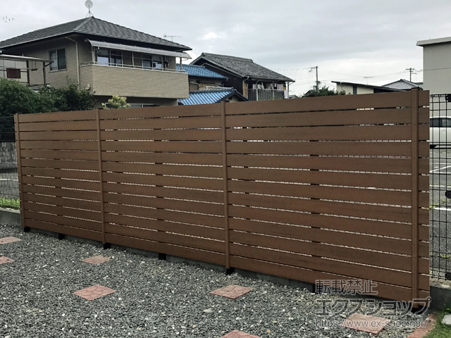 兵庫県高砂市ののフェンス・柵 マイティウッド ベーシック 横張り 13段 隙間10mm 施工例