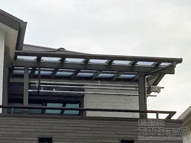 大阪府高槻市のLIXIL リクシル（トステム）のバルコニー・ベランダ屋根 パワーアルファ F型 屋根タイプ 単体 積雪〜30cm対応 施工例