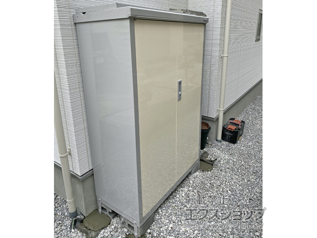 神奈川県茅ヶ崎市のの物置・屋外倉庫 アイビーストッカー 1100×515×1603（BJX-115D） BJX-115D-FW 施工例