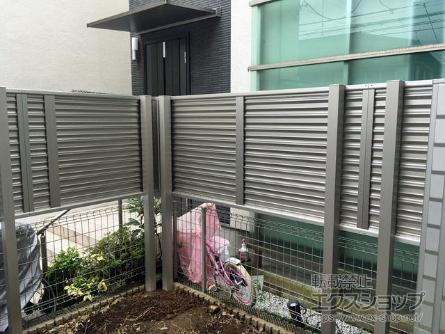東京都杉並区ののフェンス・柵 ミエーネフェンス 目隠しルーバータイプ 2段支柱 自立建て用(パネル1段) 施工例