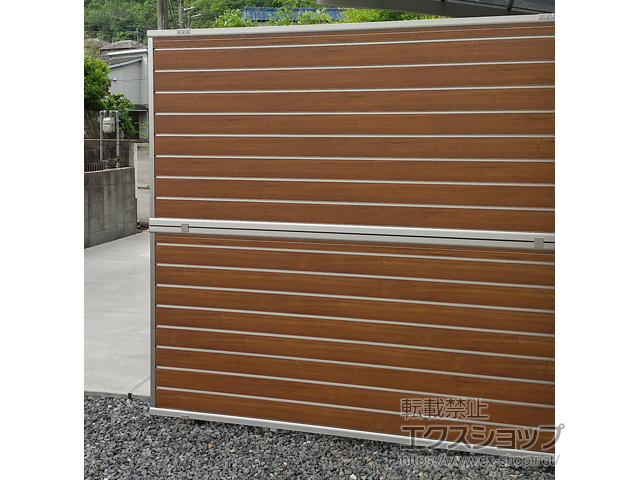 兵庫県西宮市ののフェンス・柵 ルシアスフェンスF02型 横目隠し 木調カラー 2段支柱 自立建て用 施工例
